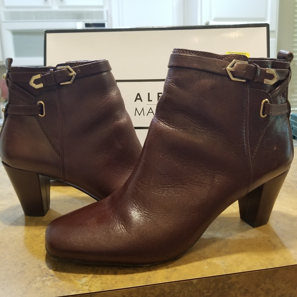 Almost new in box Alex Marie ankle boots
